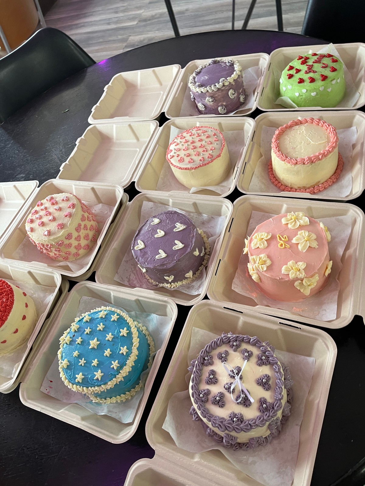 Bento cakes décorés par les participantes de l'atelier Essou